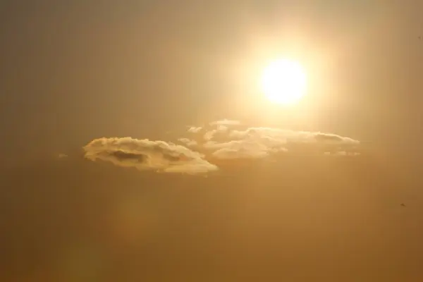 Polední Slunné Nebe Venku — Stock fotografie