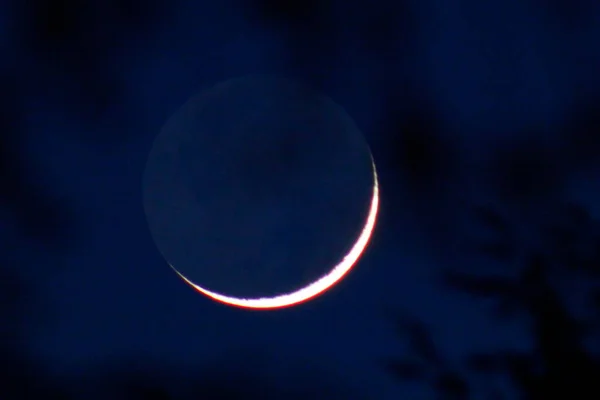 Lua Crescente Início Noite — Fotografia de Stock