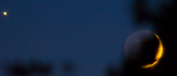 月と惑星金星 — ストック写真