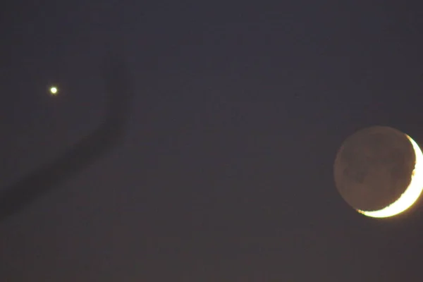 月と惑星金星 — ストック写真