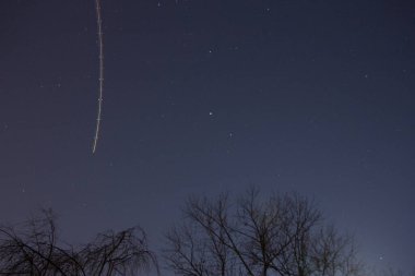 Gece Bir Uçağın Işık Yolları