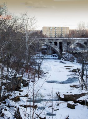 Berea Şelalesinin Kış, Berea, Ohio 'daki manzarası