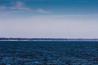 Kışın Grand Lake Saint Marys manzarası