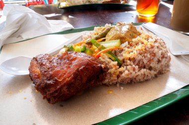 Ünlü Malezya mutfağı ve tourisme cazibe, Nasi Dagang biri. Aslında Kelantan, Malezya üzerinden.