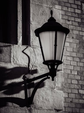 Monokromda karamsar bir resim