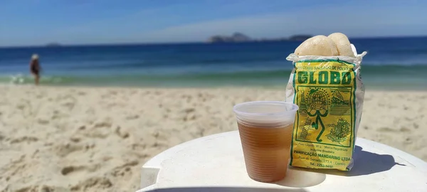 Geleneksel Biscoito Globo e Mate de Limao Ipanema Beach, Rio de Janeiro, Brezilya