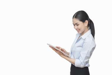 iş kadını bir şey yalın ve izole dijital tablet pc kullanma
