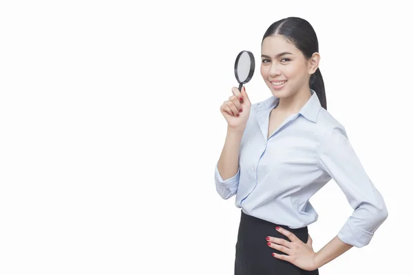 Geschäftsfrau Blick in Lupe isoliert auf weißem Hintergrund, ein — Stockfoto