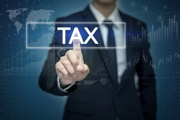 Imprenditore mano toccando pulsante TAX sullo schermo virtuale — Foto Stock