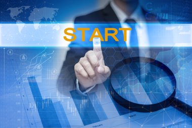 Sanal ekran üstünde başlamak düğme dokunmadan işadamı el