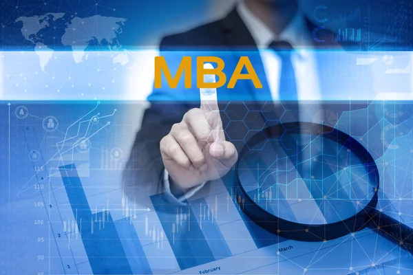 Επιχειρηματίας χέρι αγγίζει κουμπί Mba στην εικονική οθόνη — Φωτογραφία Αρχείου