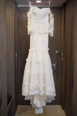 Güzel beyaz gelin Gelinlik Düğün salonunda