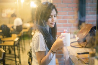 Kahve içme çekici kadın Asya Üniversitesi Öğrenci 