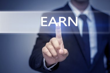 Sanal ekran butonuna kazanın dokunmadan işadamı el