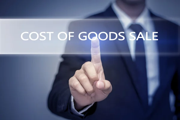 Рука бізнесмена торкається кнопки COST OF GOODS SALE на віртуальному — стокове фото