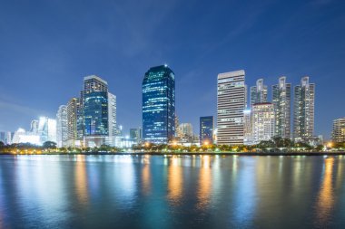 gece Bangkok cityscape