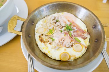  Tablo panned yumurta