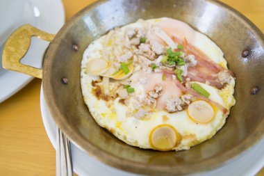  Tablo panned yumurta