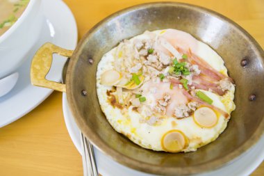  Tablo panned yumurta