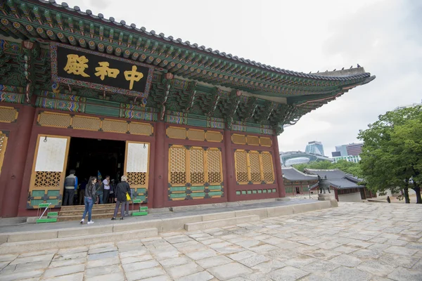 Seoul, Güney Kore - 24 Mayıs: Deoksugung Sarayı. 24 Mayıs 2016 yılında S — Stok fotoğraf