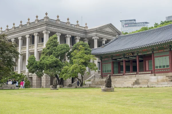 SEOUL, Corée du Sud - 24 MAI : Palais Deoksugung. Mai 24, 2016 à S — Photo