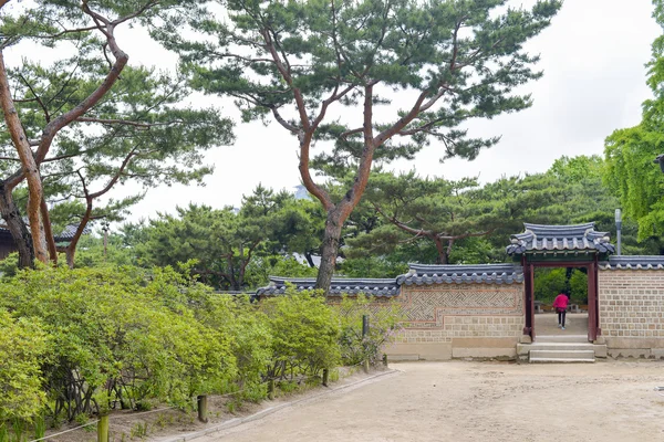 SEOUL, Coreia do Sul - 24 de maio: Deoksugung Palace. Maio 24, 2016 em S — Fotografia de Stock