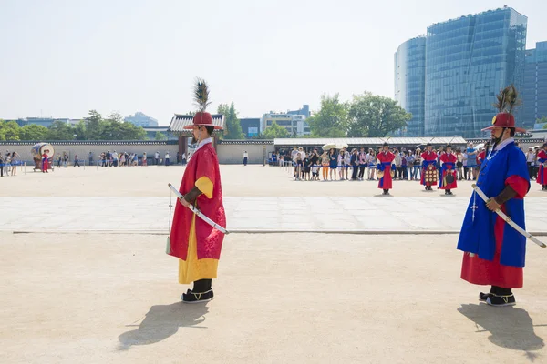 СЕУЛ, Южная Корея - 22 мая: Смена церемонии Королевской гвардии — стоковое фото
