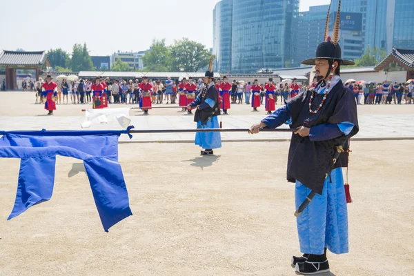 SEOUL,South Korea - MAY 22: Changing of the Royal guard ceremony — Stock Photo, Image