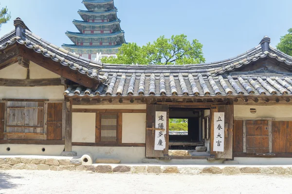 Seoul, Zuid-Korea - 22 mei: Hahoe Folk village in Zuid-Korea. M — Stockfoto