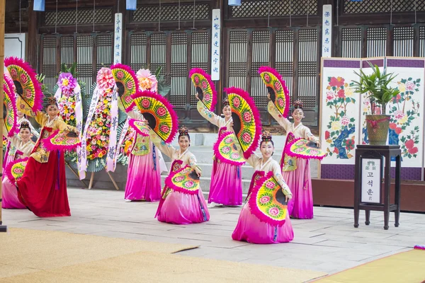 SEOUL,South Korea - MAY 21: korea show in folk village — Stock Photo, Image