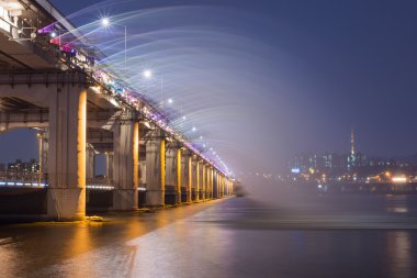 Seoul, Güney Kore - 23:Rainbow Seul köprü. 23 Mayıs 2016