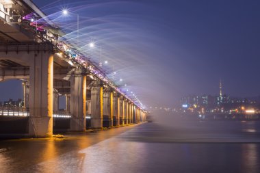 Seoul, Güney Kore - 23:Rainbow Seul köprü. 23 Mayıs 2016