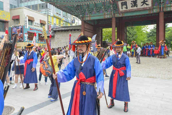 Seoul, Zuid-Korea - 24 mei: Wijzigen van de Koninklijke Garde ceremonie — Stockfoto