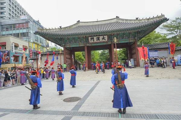 Seoul, Südkorea - 24. Mai: Zeremonie der königlichen Garde — Stockfoto