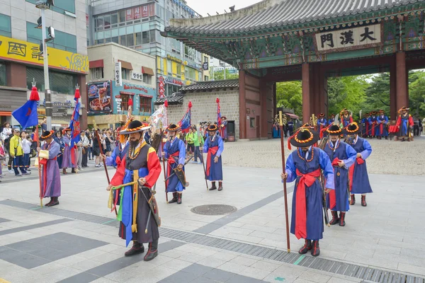 SEOUL,South Korea - MAY 24: Changing of the Royal guard ceremony — Stock Photo, Image