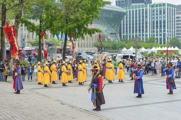 SEOUL,South Korea - MAY 24: Changing of the Royal guard ceremony — Stock Photo, Image