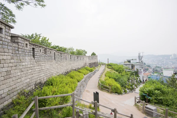 Fortaleza de Seul na montanha Naksan — Fotografia de Stock