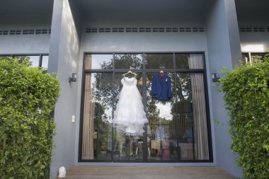 gelinlik ve takım elbise