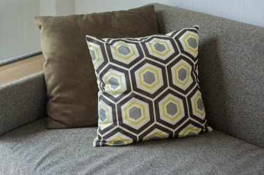 Kanepe ve yastık içinde ev