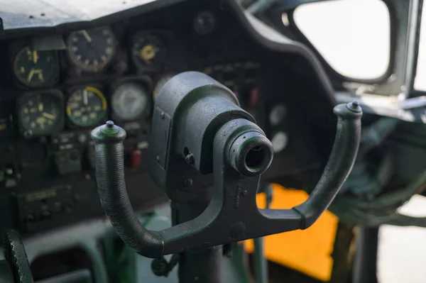 Primer Plano Del Antiguo Panel Control Cubierta Vuelo Cabina Avión —  Fotos de Stock