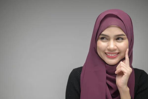 Portrait Young Muslim Woman White Background Studio — Stock Photo, Image