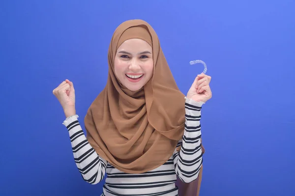 Young Muslim Woman Holding Invisalign Braces Studio Dental Healthcare Orthodontic — Stock Fotó