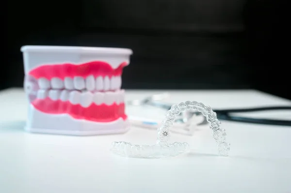 歯科ケア 歯科医療 整形外科の概念のためのブレースとツールを調整する — ストック写真