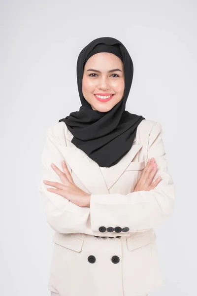 Portrait Young Smiling Muslim Businesswoman Wearing Suit Hijab White Background — Zdjęcie stockowe