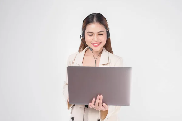 Kundendienstmitarbeiterin Frau Anzug Trägt Headset Über Weißem Hintergrund Studio — Stockfoto