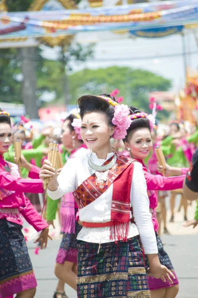 Phanomphrai, ROI-ET,THAI-June 4:Unidentified dancers perform at — Stock Photo, Image