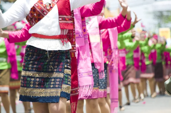 Phanomphrai, roi-et, thai-juni 4: unbekannte Tänzer treten auf — Stockfoto