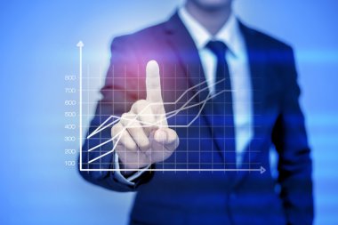 Sanal ekranda iş adamı destek düğmesine basıyor