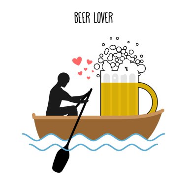 Bira aşığı. Adam ve bira kupaları ve teknede binmek. Sailin severler