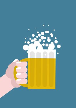 El ele bira bardağı. Alkol tüketimi. Erkek kolu